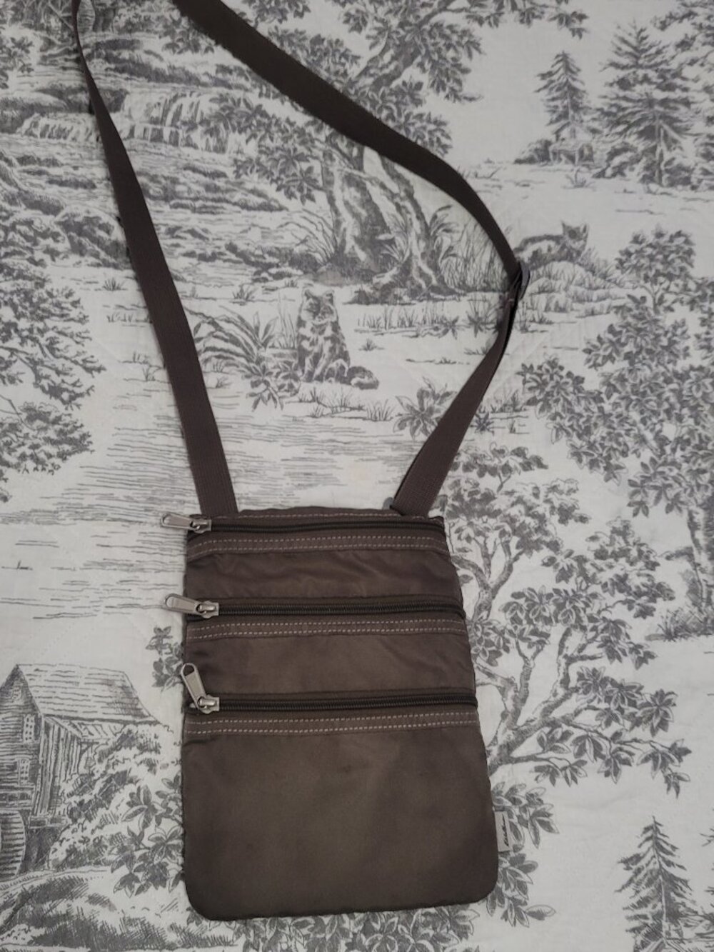 Baggallini Flat 7" x 9" Taupe Cross Body